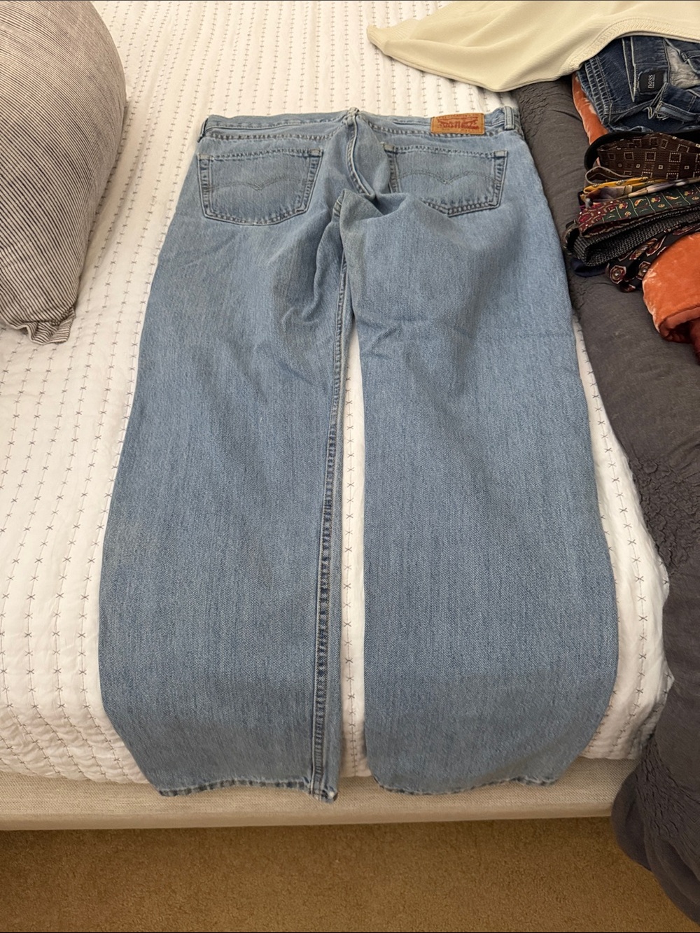 Levi's Light Blue Denim Jeans with Tan Leather Patch 35x32 - Picture 5 of 9